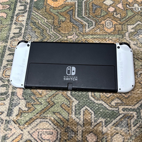 Nintendo Switch OLED - Picture 3 of 3